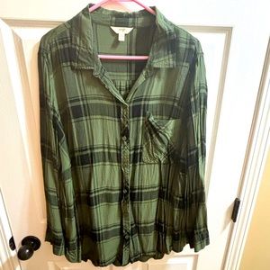 Forrest green & black plaid button shirt. Terra Sky brand. Like new condition.